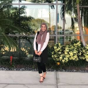 Meet your Posher, Mona